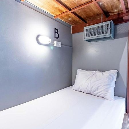 Loftel 22 Hostel Bangkok Exteriör bild