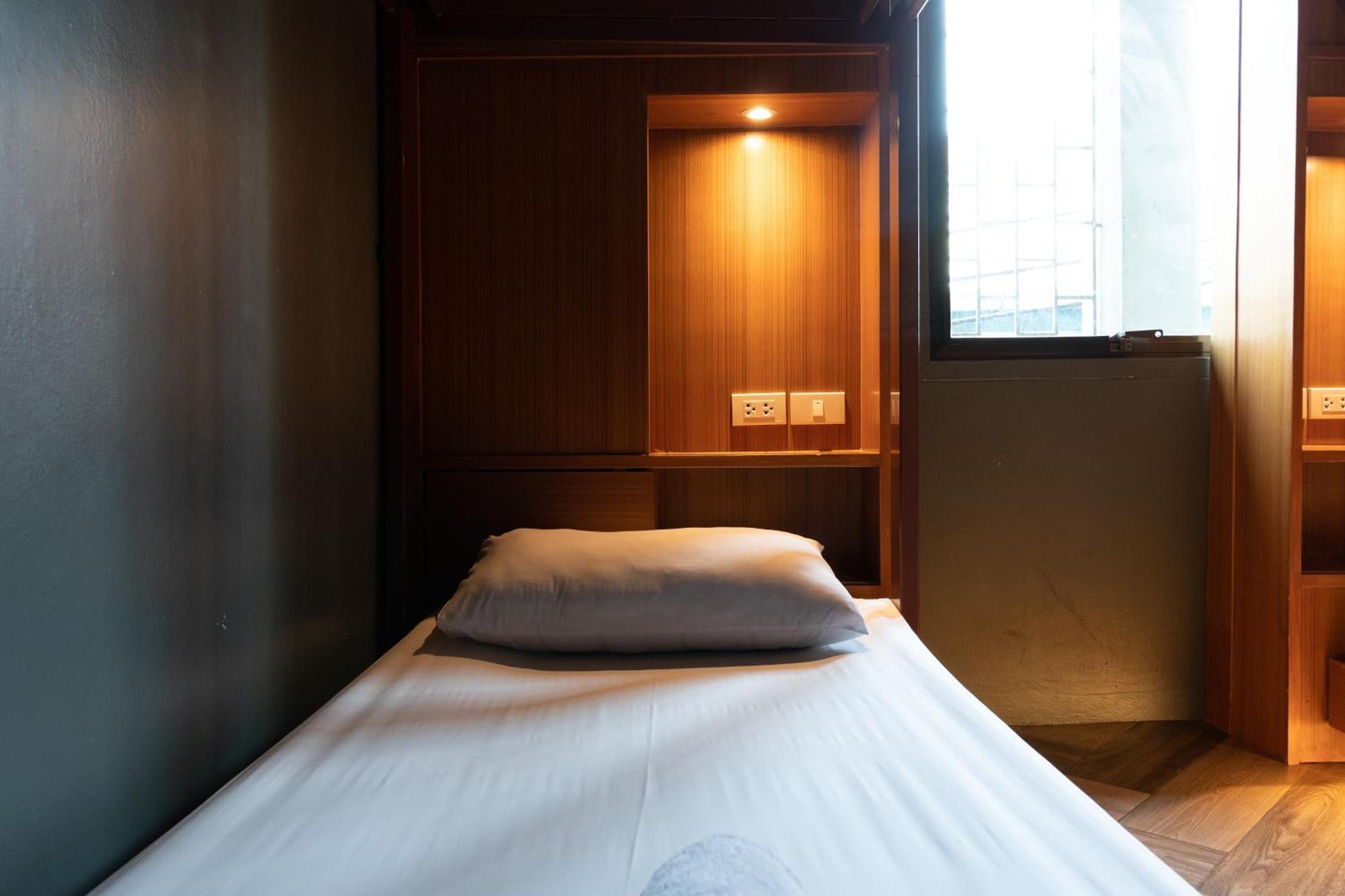 Loftel 22 Hostel Bangkok Exteriör bild